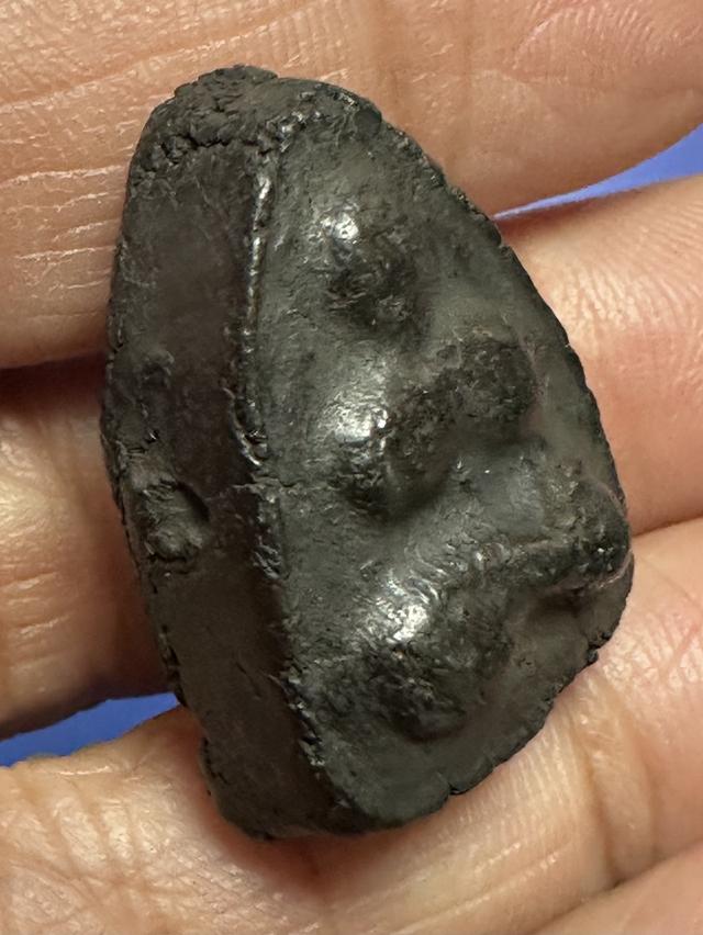 พระปิดตาเนื้อผง คลุกรักไม่ทราบที่ 3