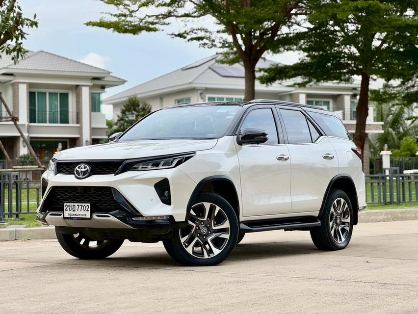 Toyota Fortuner Legender 2.4 ดีเซล รุ่นทอป ปี 2021 หลังคาดำ ออฟชั่นเต็ม ใช้งาน 3 หมื่นโล เจ้าของเดียว