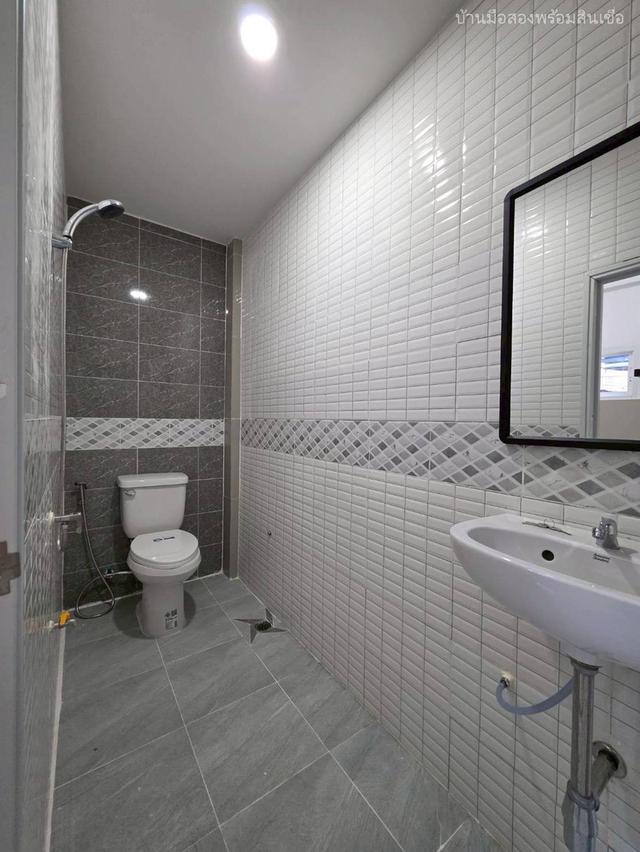 หมู่บ้านรุ่งกิจ 4 ถนนร่มเกล้า 6