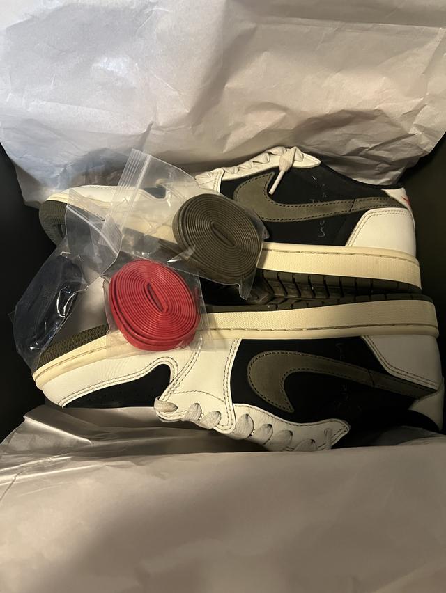 รองเท้า travis Scott งานเหมือนสุด