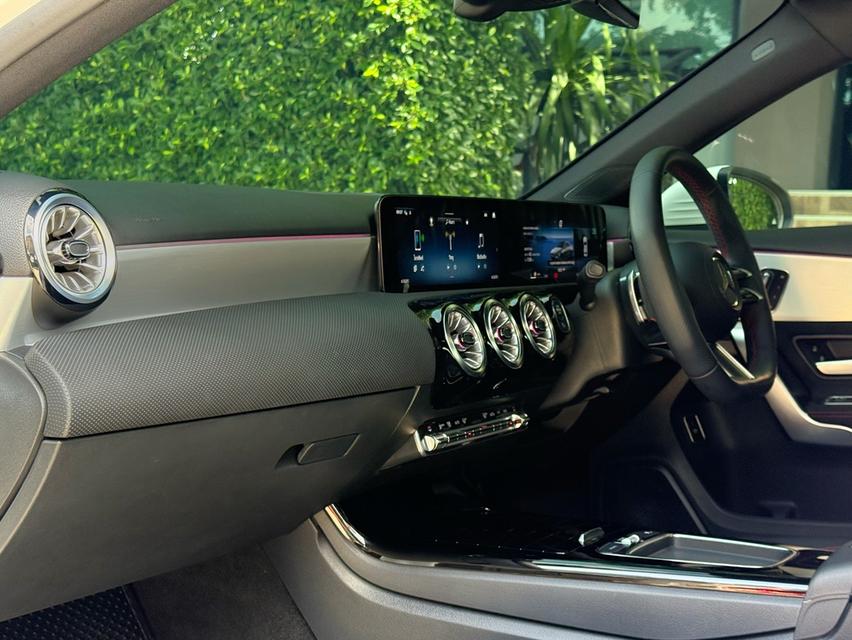 2025 BENZ A200 AMG DYNAMIC FACELIFT รถมือเดียวออกป้ายแดง สภาพป้ายแดง รถวิ่งน้อยเพียง 20,000 กม เข้าศูนย์ทุกระยะ รถไม่เคยมีอุบัติเหตุครับ รูปที่ 12
