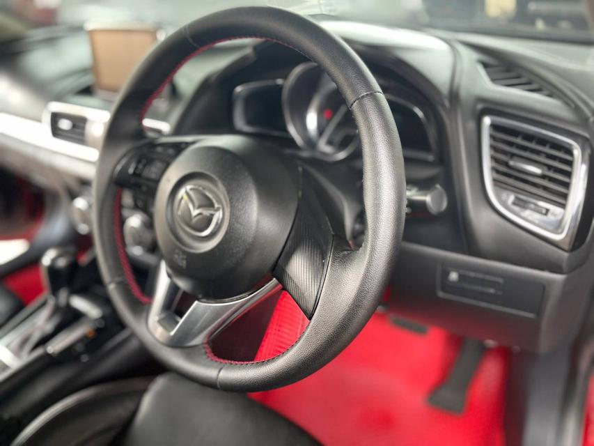 2016 Mazda 3  2.0 S SPORT สีแดง เกียร์ออโต้ 2