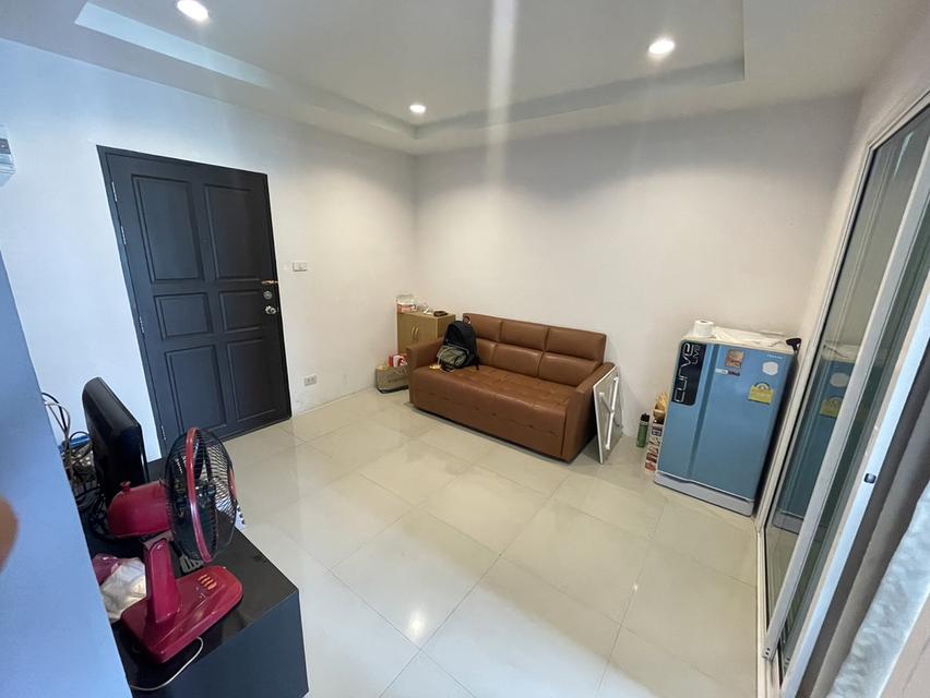 ให้เช่าคอนโดนิคมอมตะชลบุรี ชั้น5 30 ตรม. เฟอร์ครบ เดือนละ6,500  2