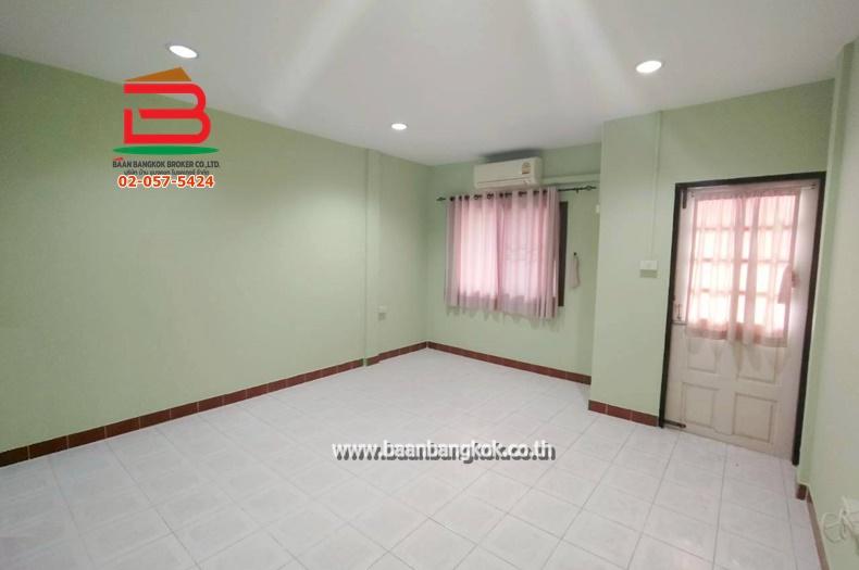 ทาวน์เฮาส์ หมู่บ้าน พนาสนธิ์ 4 เนื้อที่ 16 ตรว. ถนนรามอินทรา แขวงบางชัน เขตคลองสามวา กรุงเทพมหานคร