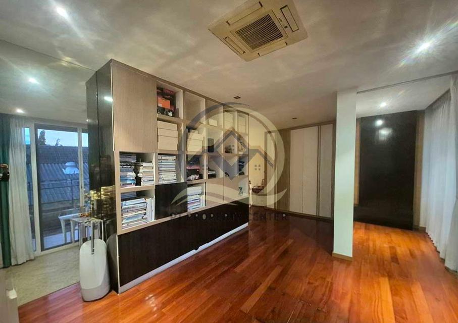 โครงการรัชดานิเวศน์ ซอยประชาราษฎร์บำเพ็ญ 24 ถนนรัชดาภิเษก บ้านเดี่ยว 2 ชั้น สร้างเองสไตล์โมเดริน์ พร้อมสระว่ายน้ำส่วนตัว อยู่ใจกลางเมือง เดินทางง่าย ใ 20