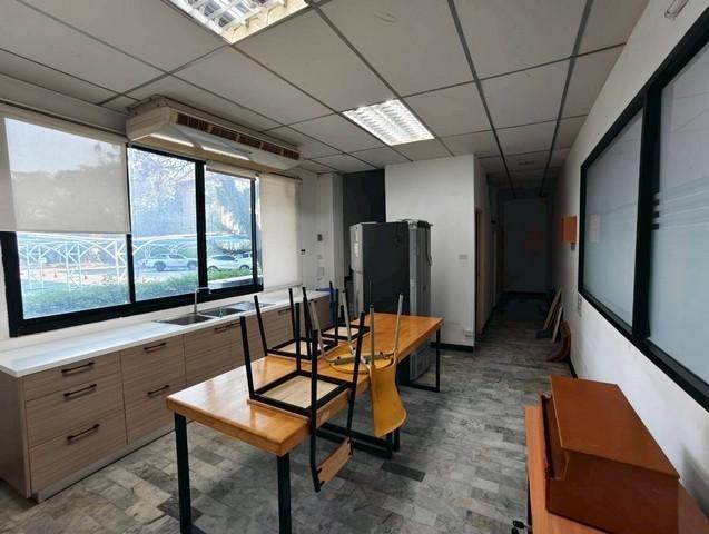 ให้เช่าอาคารสำนักงาน 2 ชั้น 740 ตร.ม. ถนนวิภาวดีรังสิต ซอย 62-64 ใกล้รถไฟฟ้า 3 สาย 5