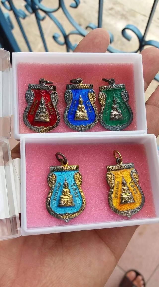 เหรียญเสมาหลวงพ่อโสธรลงยาสวยๆครับ