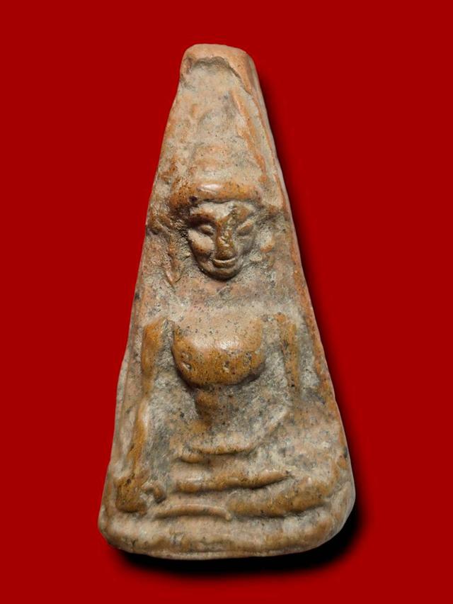 พระผงสุพรรณเปิดให้บูชา