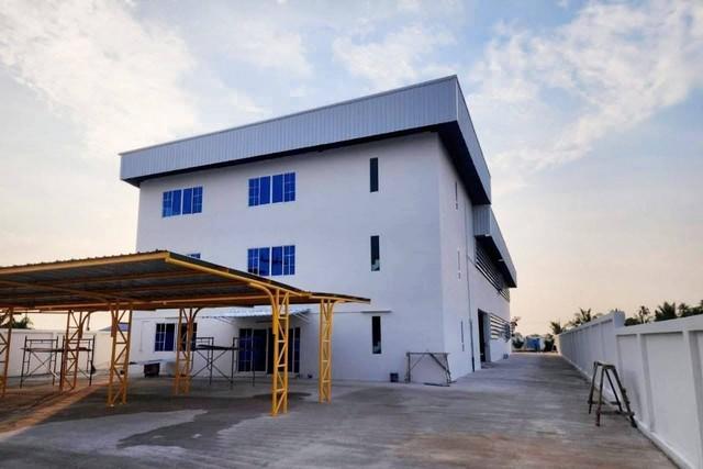 ขายโกดังและสำนักงาน บึงศรีราชาจังหวัดชลบุรี บนเนื้อที่ 2 ไร่ อาคารสำนักงาน 3 ชั้น โกดังพื้นที่ 1,614 ตรม