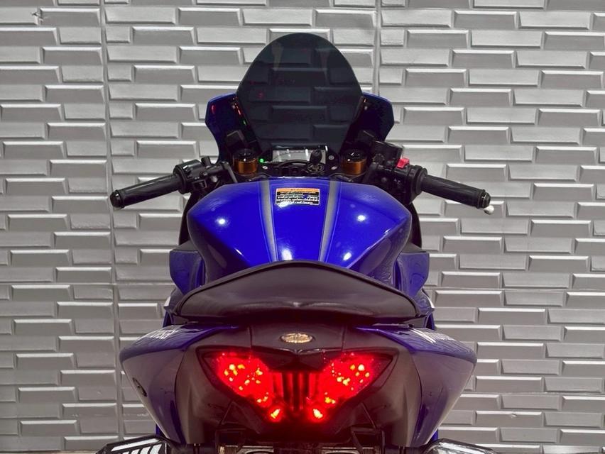 R3 Yamaha 8