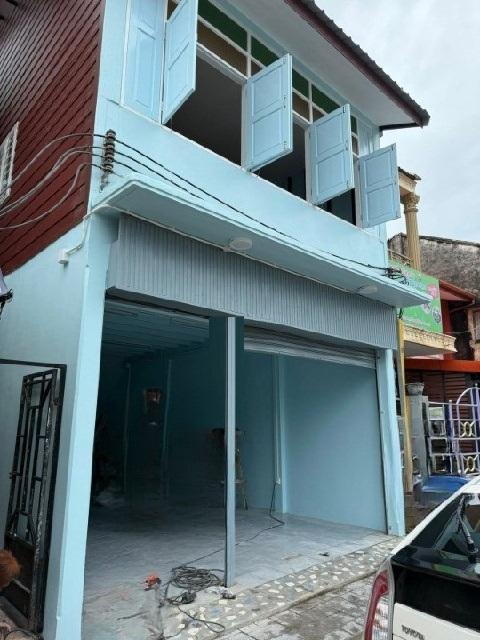 รร.เทศบาลเมืองภูเก็ต 2.2 กม. ให้เช่าอาคารพาณิชย์ 2 ชั้น 28ตร.วา.128 ตร.ม. หลาดจีภูเก็ต 1 กม. รีโนเวทใหม่ 2 นอน 2 น้ำ สภา 6