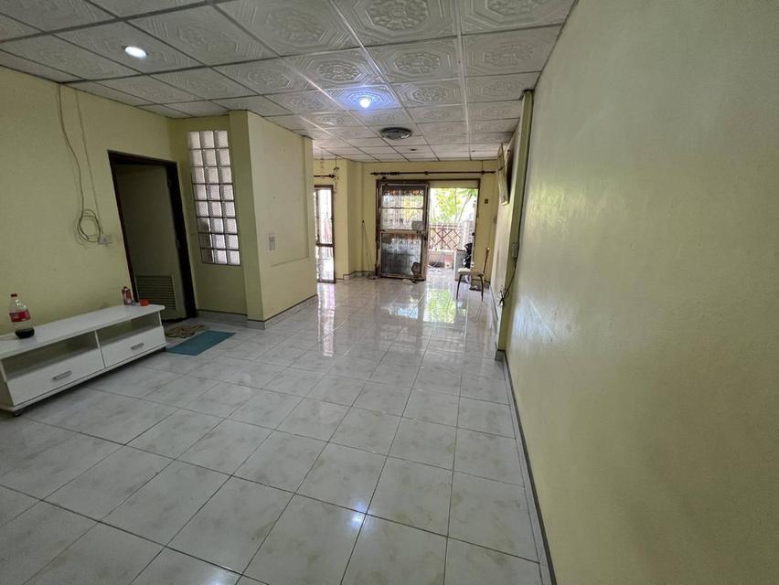 บ้านทาวเฮ้าส์ 2ชั้น 2ห้องนอน 2 ห้องน้ำ 1 ห้องโถง และ ห้องขนาด 20ตาราง 2