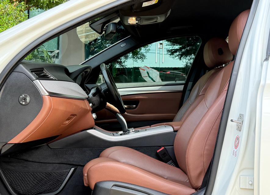 2016 BMW 520D MSPORT LCI รถมือเดียวออกป้ายแดง รถวิ่งน้อย เข้าศูนย์ตามระยะ รถไม่เคยมีอุบัติเหตุครับ 13