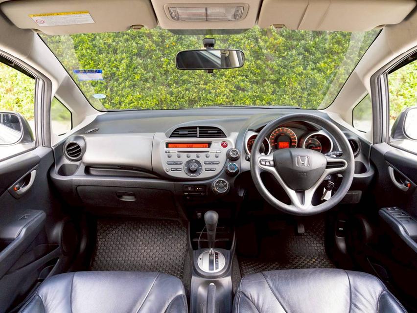 Honda jazz 1.5SV ปี 2012 Sาคา : 289,000 บ. วิ่งน้อย 8 หมื่น km.   ฟรีดาวน์  12