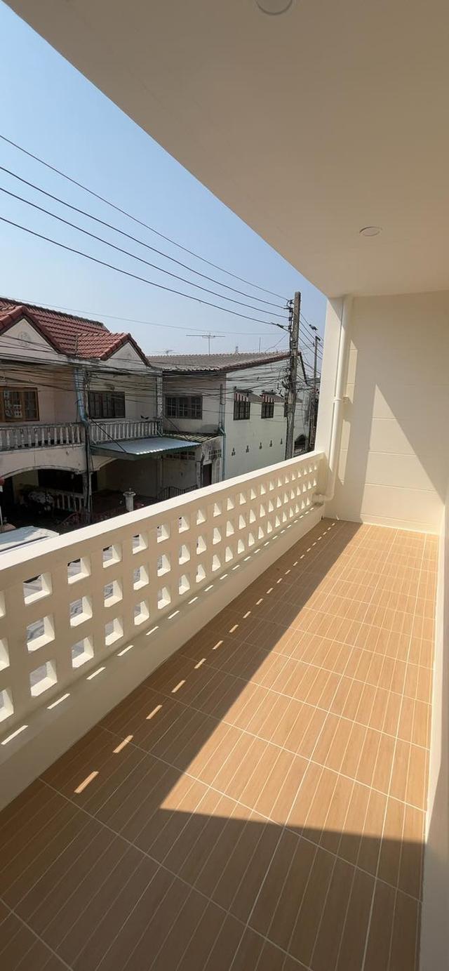 ขายด่วนทาวน์เฮ้าส์ 2 ชั้น รีโนเวทใหม่ 12
