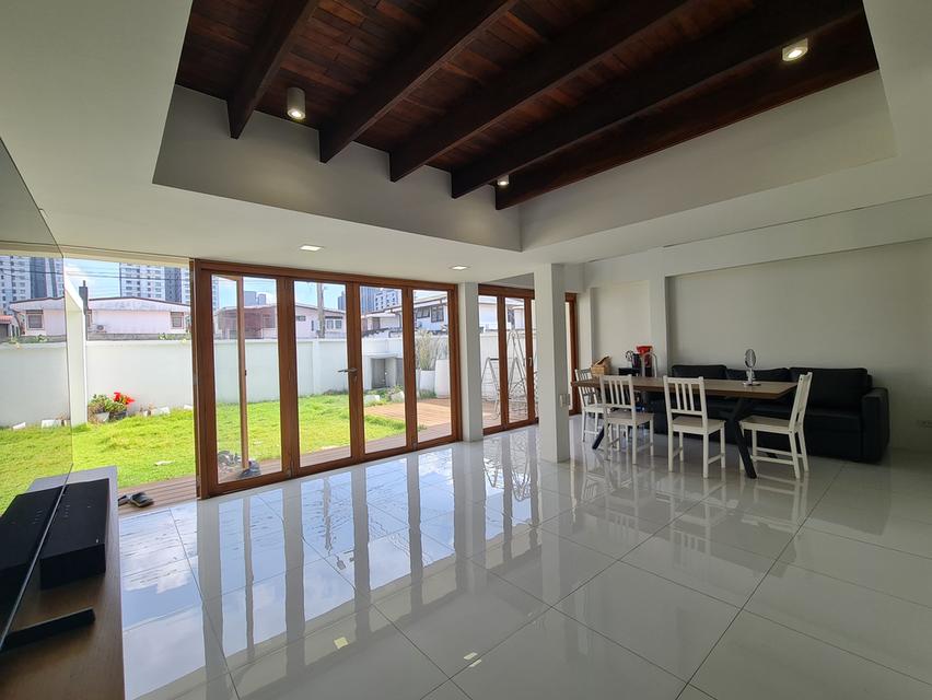 ขายด่วน (จะย้ายไปต่างประเทศ) บ้านสวยพร้อมอยู่ 60 ตรว. Minimal Style by Renos หมู่บ้านเสรี-รามคำแหง-พระราม 9 (Seri Village Ramkhamhaeng-Rama9 ) 16