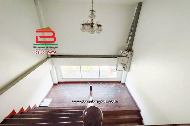 ที่ดินพร้อมสิ่งปลูกสร้าง เนื้อที่ 400 ตร.ว. ซอยนวลจันทร์ 56 ใกล้วัดนวลจันทร์ ถนนนวมินทร์ แขวงคลองกุ่ม เขตบึงกุ่ม 11