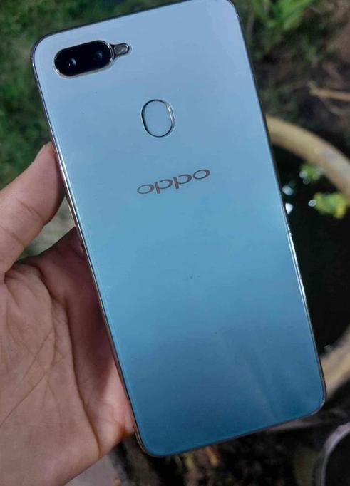 Oppo F9 สีฟ้า