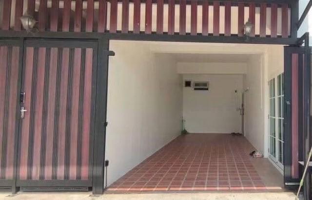 อาคาร 3 ฃั้น 2คูหาทะลุกัน 10 ห้องนอน 10 ห้องน้ำ ซอยพุทธบูชา พระราม 2 ซอย 33 เหมาะทำออฟฟิศ 7