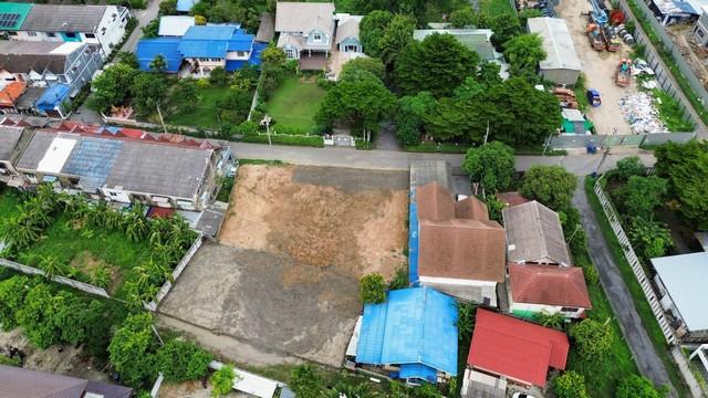 ขายที่ดินถมแล้ว ตั้งอยู่ สุขาภิบาล 5 ซอย 32 แยก 3 ตรงข้ามทางขึ้นลงทางด่วนสุขาภิบาล5  ***ที่ดิน 281.9 ตารางวา หน้ากว้าง 31 ม. ลึก 29 ม. (ถมแล้ว) 5