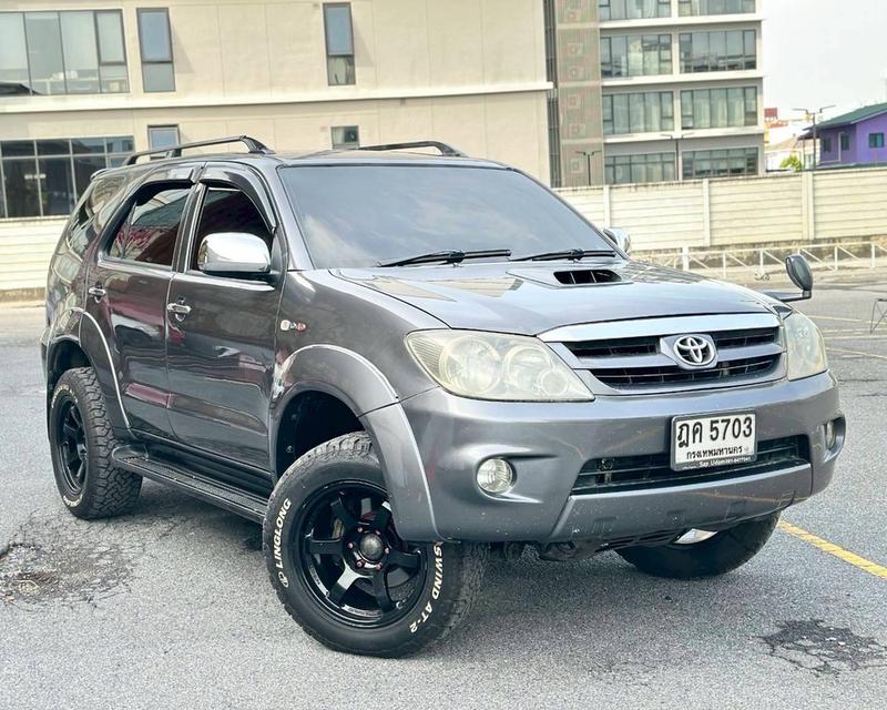 รหัสรถ QT5703 Toyota Fortuner 3.0 G เกียร์ธรรมดา ขับ4 สีเทา ปี2006