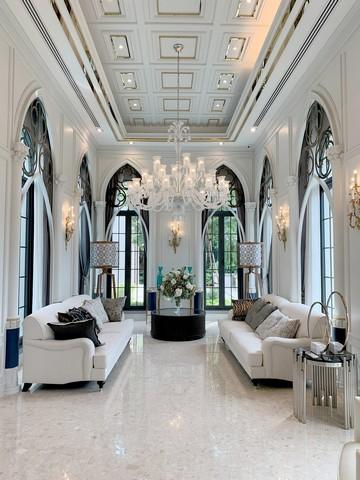 คฤหาสน์หรู The Grand Pinklao อยู่บนถนน บรมราชชนนี ติดถนนใหญ่ มีประตูเข้าโครงการ 2 ชั้น 5