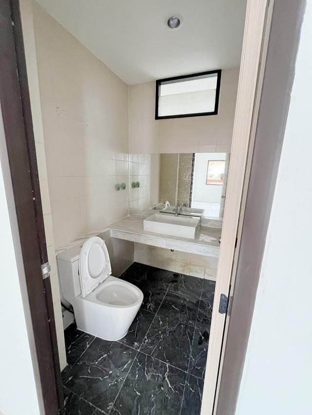 บ้านทาวเฮ้าส์ หมู่บ้านสินทวีสวนธน3 6