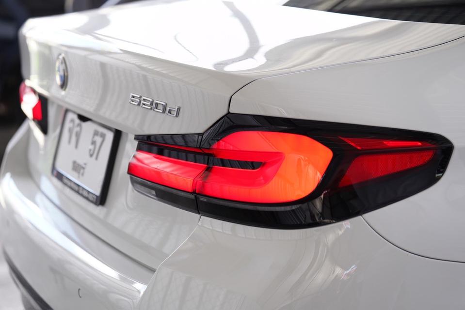 BMW 520d M-Sport 2022 สีขาว รูปที่ 17
