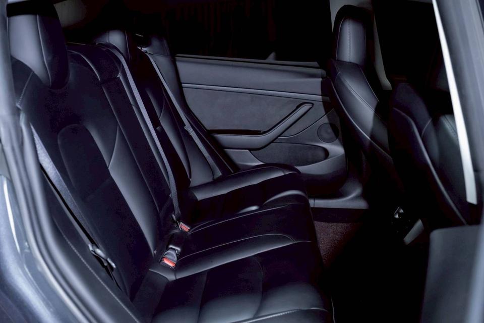 รหัสรถ PR44 Tesla Model 3 Performance Package 9