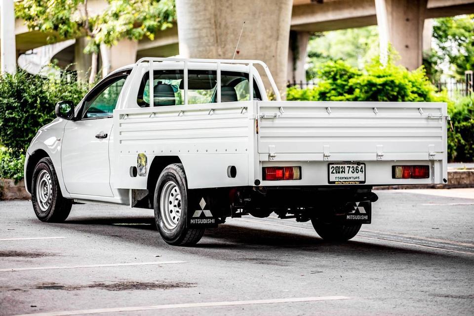 Mitsubishi Triton SingleCab 2.4 GL ปี 2017 เครื่องยนต์เบนซิน สีขาว เกียร์ธรรมดา  5