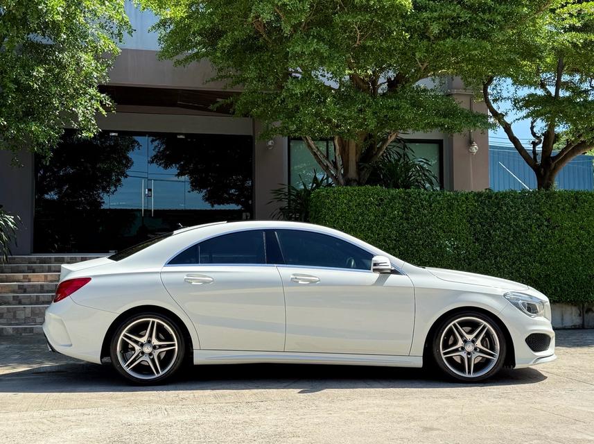 2016 BENZ CLA250 AMG DYNAMIC รถมือเดียวออกป้ายแดง รถวิ่งน้อยเพียง 90,000 กม เข้าศูนย์ตลอด รถไม่เคยมีอุบัติเหตุครับ รูปย่อยที่ 2