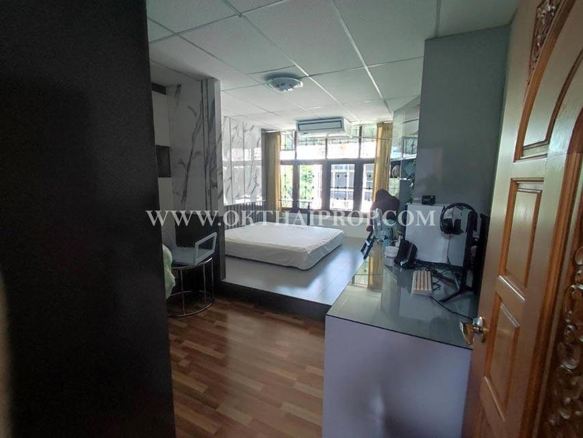 อาคารพาณิชย์ 4.5 ชั้น 3 คูหาติดกัน หมู่บ้านริมน้ำ จรัญสนิทวงศ์-บางพลัด ใกล้ MRT สิรินธร 6