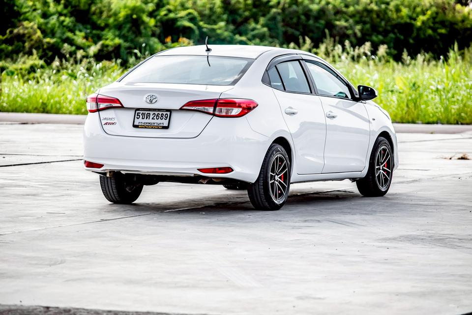 Toyota Yaris Ativ 1.2E ปี 2018 สีขาว มือเดียวป้ายแดง 6