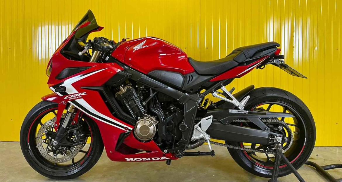  Honda CBR 650R สีแดง 3