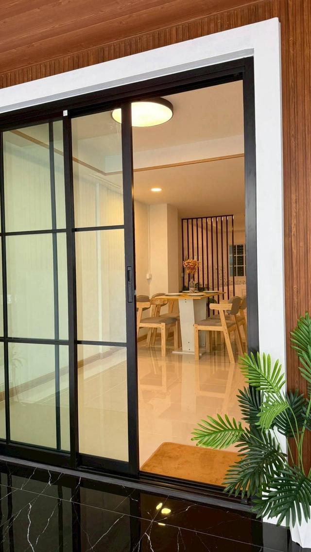 หมู่บ้านอัมรินทร์วิลล่า (ซอยแจ้งวัฒนะ 41)ทาวน์เฮาส์ 2 ชั้น หน้ากว้าง 5 เมตร (โปร่งสบาย ไม่แออัด) ตกแต่งใหม่พร้อมเฟอร์นิเจอร์ 4