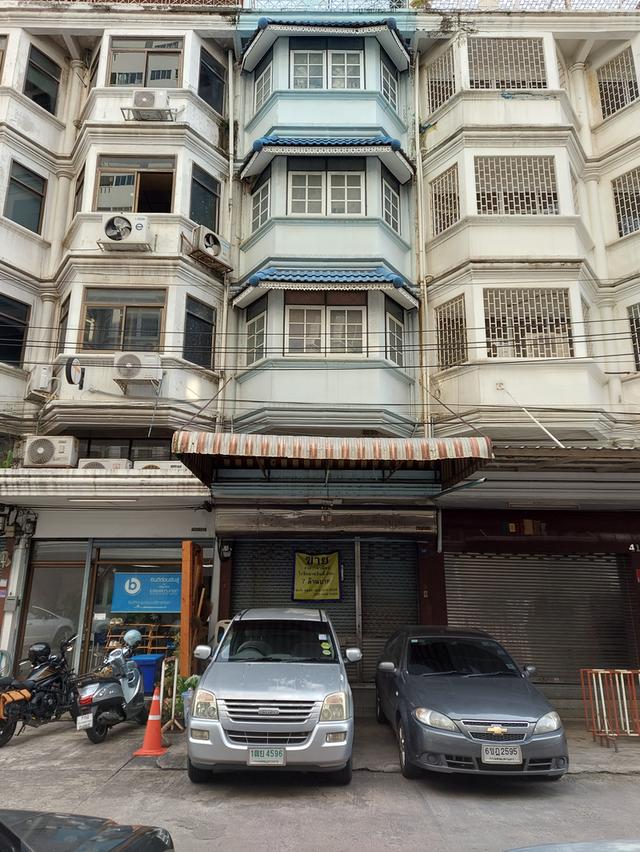 ขายอาคารพาณิชย์ 4 ชั้นครึ่งไม่รวมชั้นลอย ใกล้สถานีรถไฟฟ้า ,ตลาดอินดี้บางยี่ขัน ถนนกว้าง 15 เมตร ราคา 6.2 ล้าน  น้ำไม่ท่วม    8