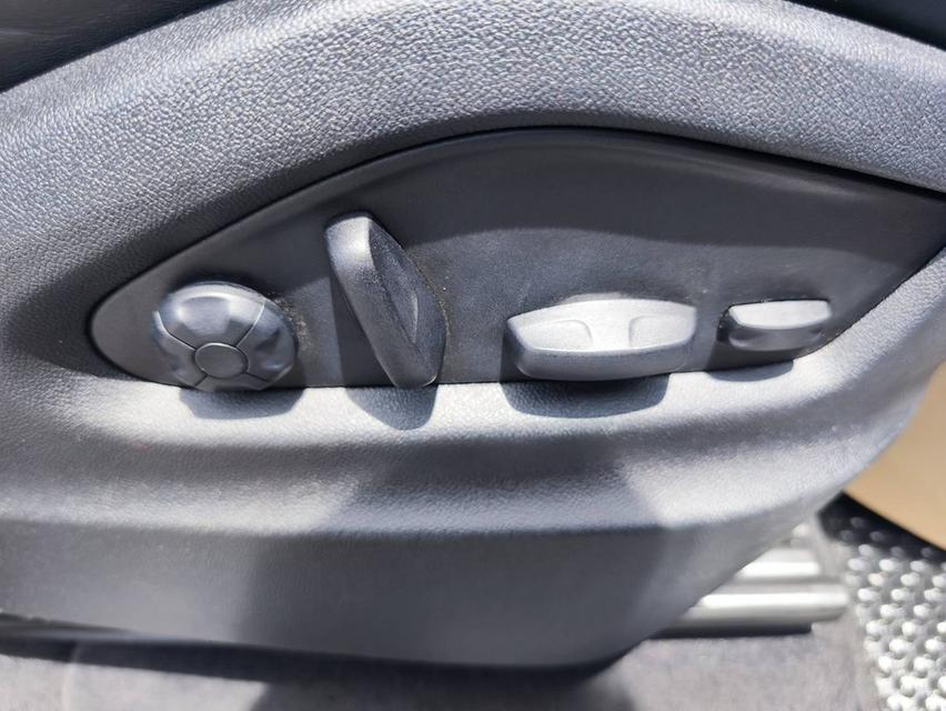 รหัสรถ KPV53 2024 จด 25 Porsch Cayenne Coupe  Platinum Edition 12