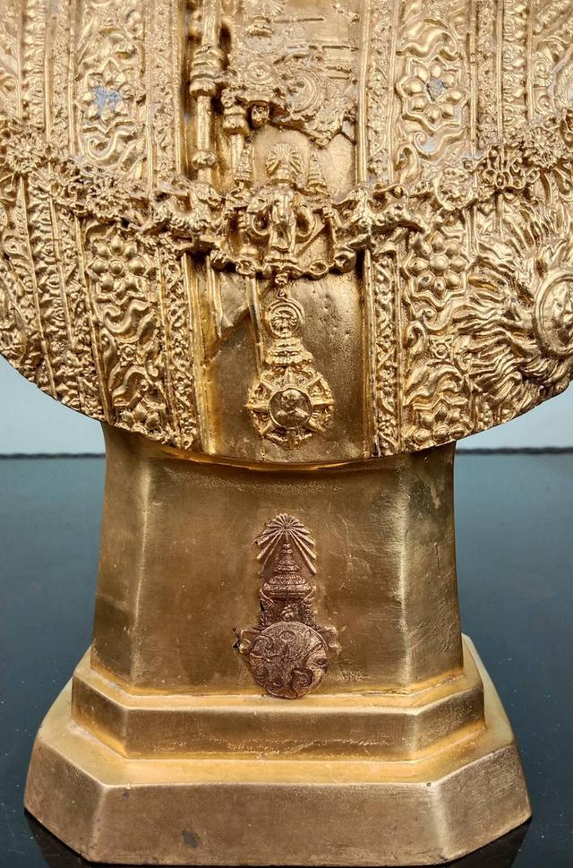 730.พระบรมรูปครึ่งพระองค์ในหลวงรัชกาลที่ 9 พระบาทสมเด็จพระปรมินทรมหาภูมิพลอดุลยเดช ทรงชุดฉลองพระองค์เต็มยศ รูปย่อยที่ 4