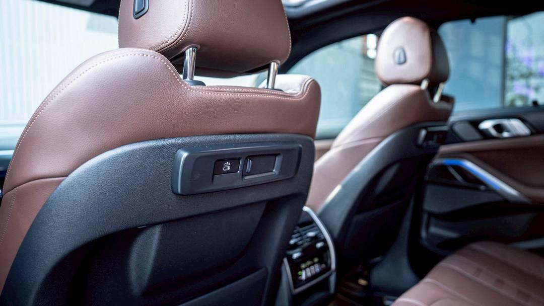 BMW X6 xDrive40i M-Sport (G06) 2022 สีขาว รูปที่ 16