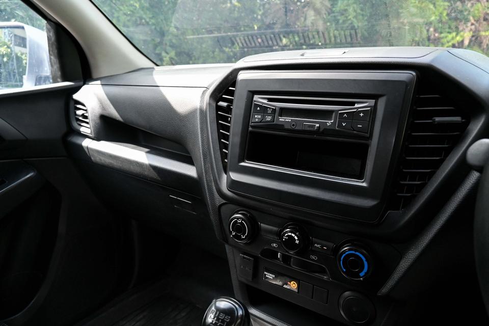 Isuzu D-max spark 3.0 MT 2