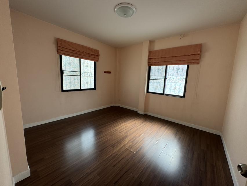 ให้เช่า บ้านทาวน์เฮาส์หลังมุม ไซส์ใหญ่ (36 ตร.วา) 3น3น หมู่บ้านลิฟวิ่ง พาร์ค พระราม5 บางศรีเมือง นนทบุรี 9