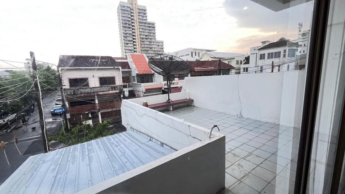 หมู่บ้านพรไพลิน ซอยลาดพร้าว 35/1 เขตจตุจักร ทาวน์เฮ้าส์แปลงมุม 3 ชั้น 36 ตารางวา 3 ห้องนอน 3 ห้องน้ำ เพียง 3 นาทีถึง MRT สถานีภาวนา 12