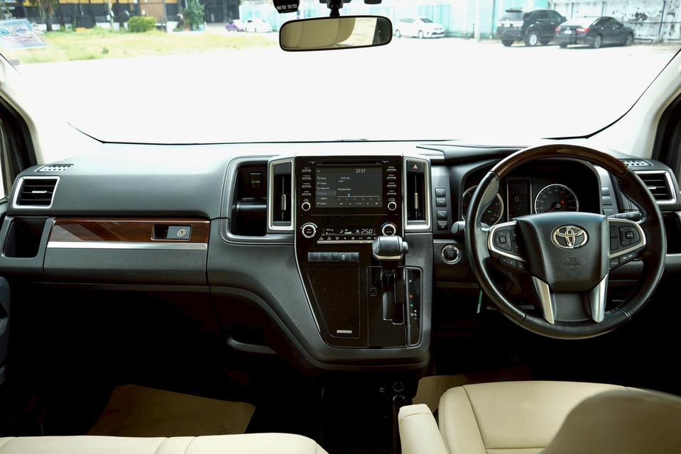 Toyota majesty  ไมล์ 8xxxx km. 15