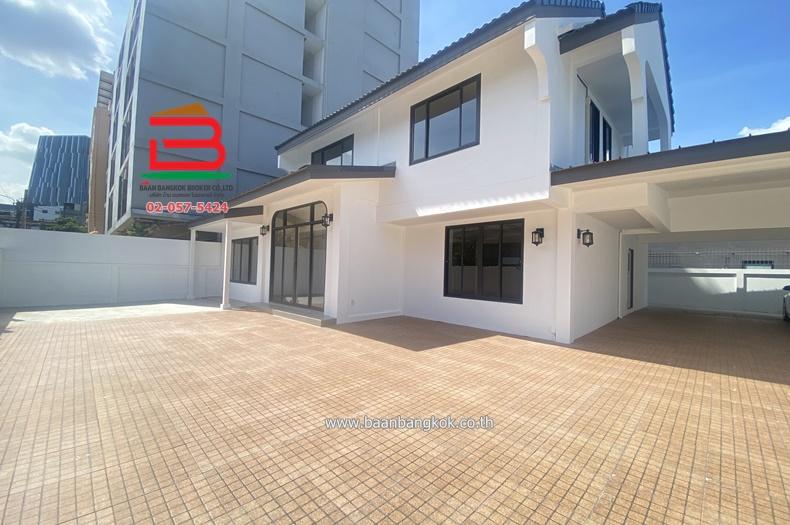 บ้านเดี่ยวพร้อมที่ดิน (รีโนเวททั้งหลัง) แจ้งวัฒนะ 28 แยก 2 [หลังเซ็นทรัลแจ้งวัฒนะ] เนื้อที่ 87.7 ตารางวา ตำบลบางตลาด อำเภอปากเกร็ด จังหวัดนนทบุรี 1