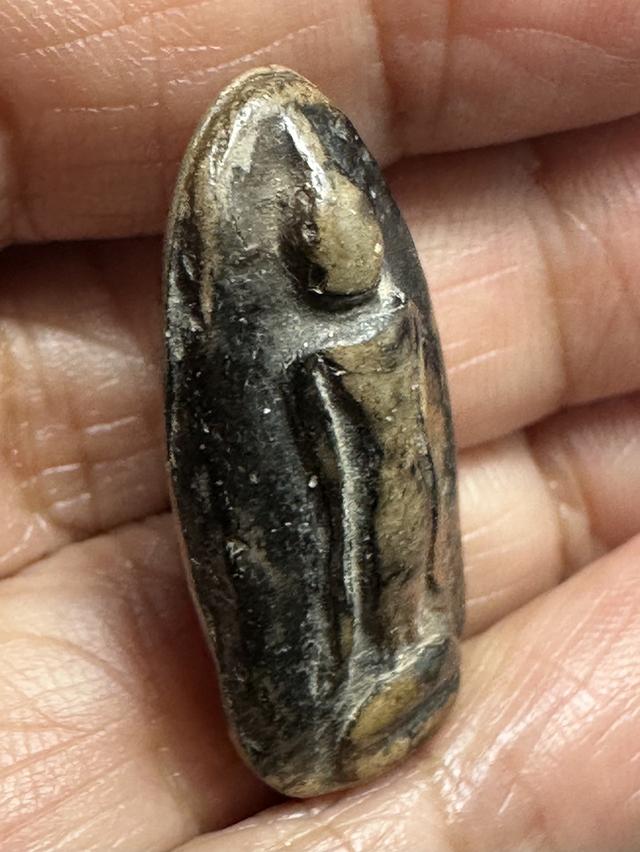 องค์ละ1850🙏พระกำแพงเปิดโลกยืนตอ เนื้อผ่านดำเขียว🙏พระกำแพงลีลาเม็ดขนุน รูปที่ 8