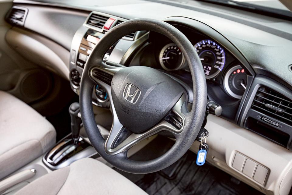 Honda City 1.5S เกียร์ออโต้ ปี 2013 สีขาว ไมล์แท้ 90,000  16
