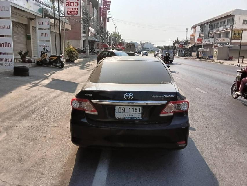 รถเก๋งรถยนต์ขนาดกลาง รูปที่ 6