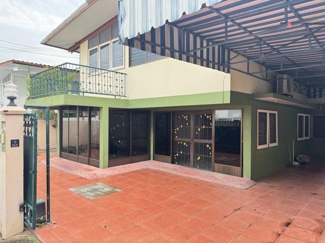 ให้เช่าบ้านเดี่ยว 2 ชั้น Home Office ซอยลาดพร้าว 64 เข้าออกได้หลายทางสุทธิสาร ร่มรื่นเป็นส่วนตัว เหมาะอยู่อาศัยหรือทำออฟฟิศ 1