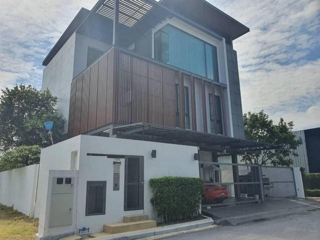 ขายบ้านเดี่ยวหรู 3 ชั้น The AVA residence สุขุมวิท 77 มีลิฟท์ภายในบ้าน และสระว่ายน้ำส่วนตัว ตกแต่งบิ้วอินทั้งหลัง ยกกระเ 1