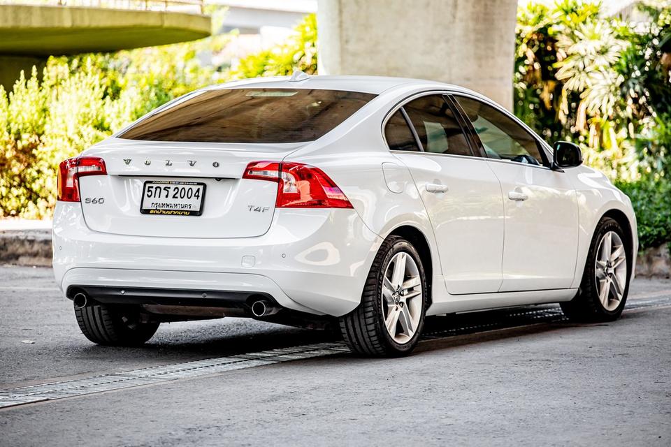 Volvo S60 T4F S ปี 2016 มือเดียวป้ายแดง สวยสภาพดีมากๆ  6